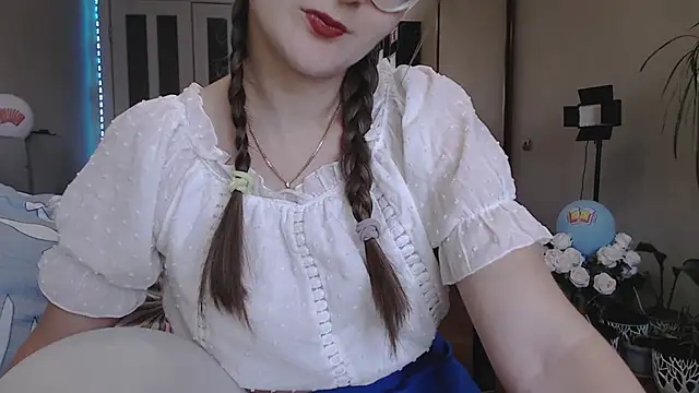 KiraGoldens online show from September 29, 6:31 am