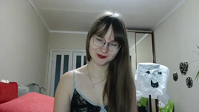 Snapshot of KiraGoldens chatting on November 2, 5:56 am KiraGoldens online show from November 2, 5:56 am