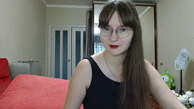 Snapshot of KiraGoldens chatting on October 27, 6:25 am KiraGoldens online show from October 27, 6:25 am