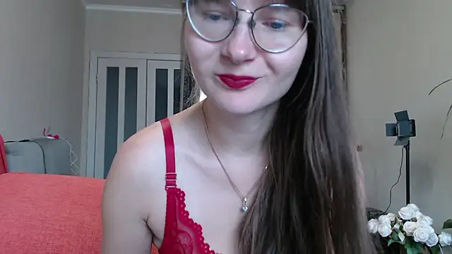 KiraGoldens online show from September 15, 5:30 am