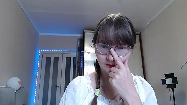 KiraGoldens online show from September 26, 5:14 am