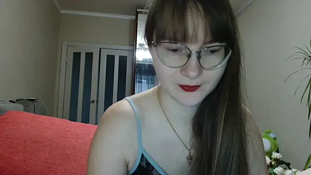 KiraGoldens online show from December 17, 6:29 am