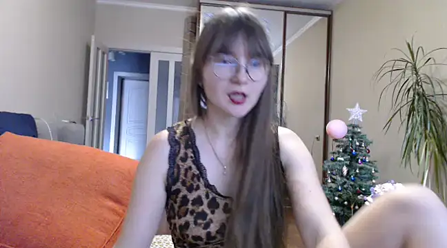 KiraGoldens online show from February 21, 10:28 am