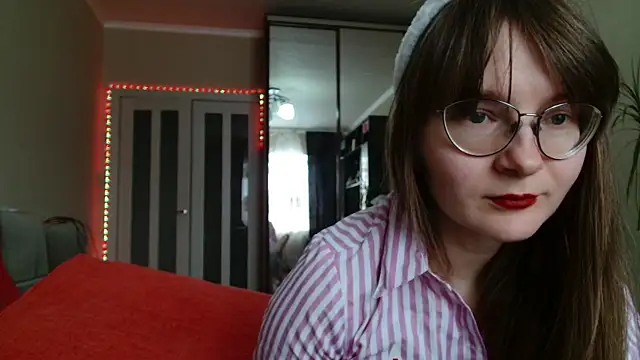 KiraGoldens online show from February 10, 8:24 am