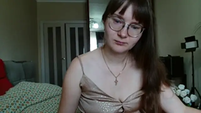 KiraGoldens online show from June 17, 6:24 am