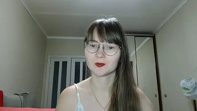 KiraGoldens online show from October 16, 6:10 am