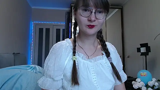 KiraGoldens online show from September 24, 6:31 am