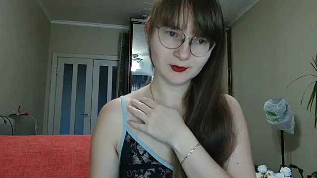 KiraGoldens online show from October 18, 6:04 am
