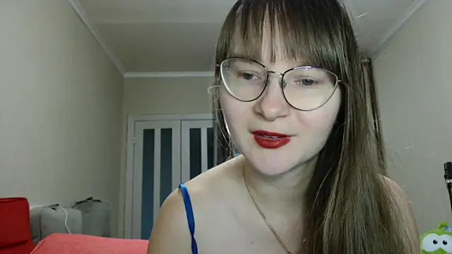 Snapshot of KiraGoldens chatting on November 13, 6:50 am KiraGoldens online show from November 13, 6:50 am