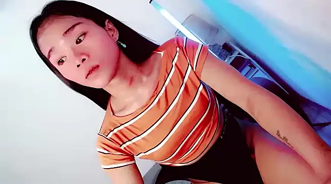 amomentoflust69 online show from December 6, 8:43 am