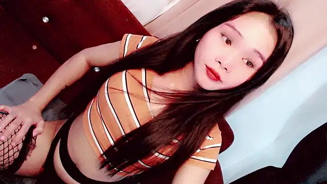 amomentoflust69 online show from March 23, 10:15 am