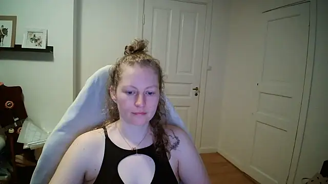 Girlnina-1995 online show from March 17, 6:38 am