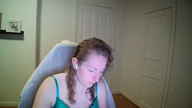 Girlnina-1995 online show from December 4, 10:03 am