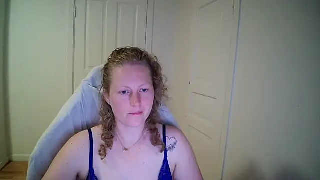 Snapshot of Girlnina-1995 chatting on May 20, 6:16 pm Girlnina-1995 online show from May 20, 6:16 pm