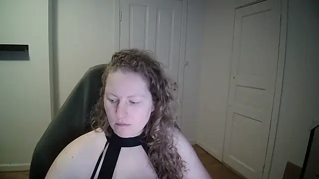 Snapshot of Girlnina-1995 chatting on February 18, 2:38 pm Girlnina-1995 online show from February 18, 2:38 pm