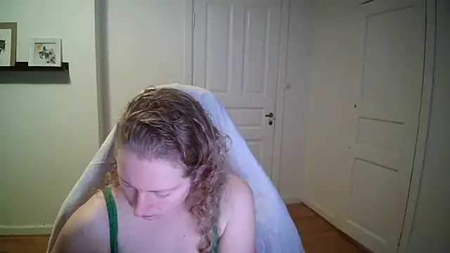 Girlnina-1995 online show from November 3, 7:24 am