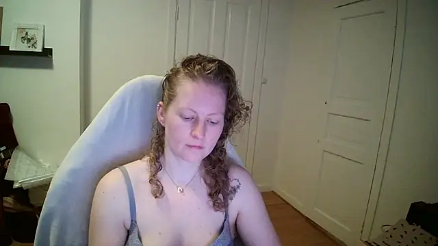 Girlnina-1995 online show from March 11, 9:36 am