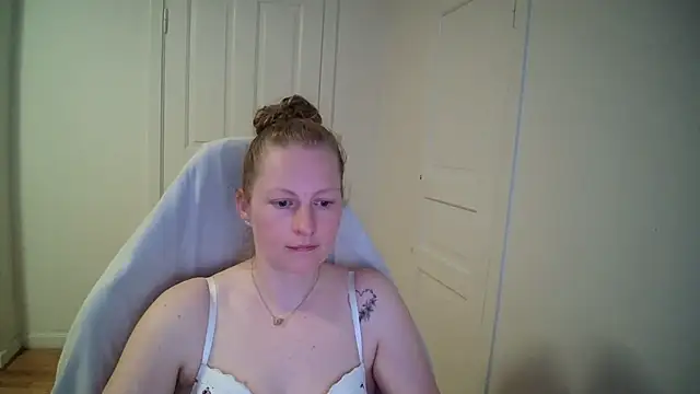 Girlnina-1995 online show from April 1, 1:52 pm