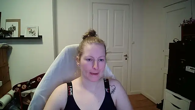 Girlnina-1995 online show from February 20, 9:44 am