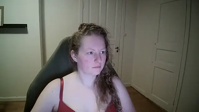 Snapshot of Girlnina-1995 chatting on March 18, 7:44 pm Girlnina-1995 online show from March 18, 7:44 pm