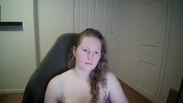 Snapshot of Girlnina-1995 chatting on February 27, 12:45 pm Girlnina-1995 online show from February 27, 12:45 pm