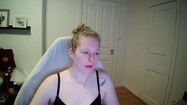 Girlnina-1995 online show from March 20, 6:36 am