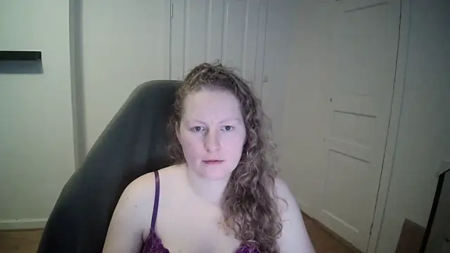 Snapshot of Girlnina-1995 chatting on February 20, 2:02 pm Girlnina-1995 online show from February 20, 2:02 pm