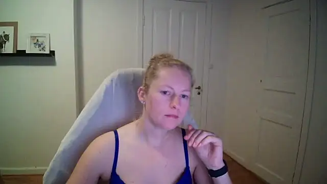 Snapshot of Girlnina-1995 chatting on September 16, 2:29 pm Girlnina-1995 online show from September 16, 2:29 pm