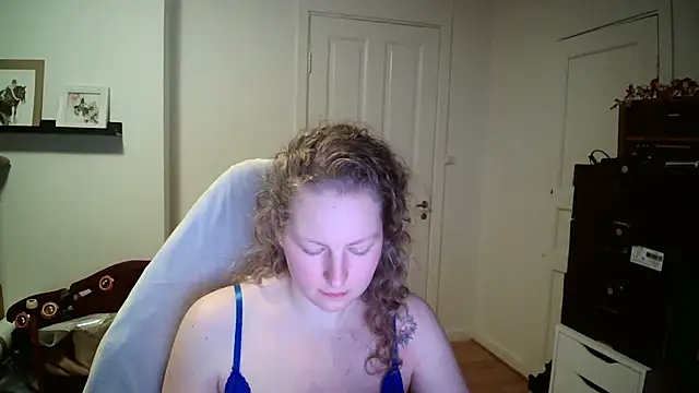 Girlnina-1995 online show from February 10, 9:58 pm