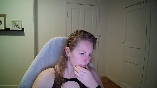 Girlnina-1995 online show from November 5, 9:01 am