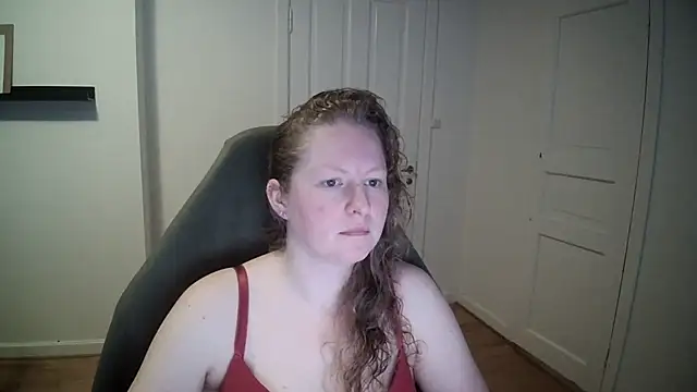 Snapshot of Girlnina-1995 chatting on March 18, 11:22 am Girlnina-1995 online show from March 18, 11:22 am