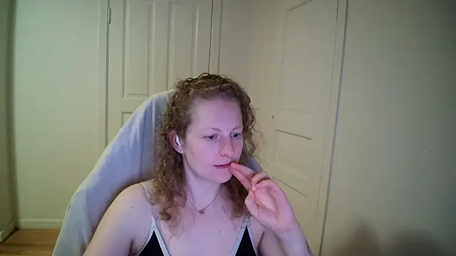 Girlnina-1995 online show from April 7, 7:15 pm