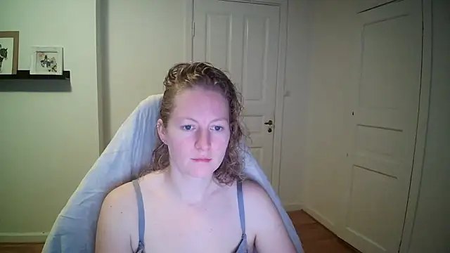 Girlnina-1995 online show from October 31, 7:38 am