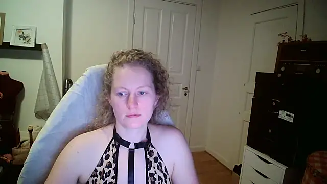 Girlnina-1995 online show from December 15, 7:20 pm