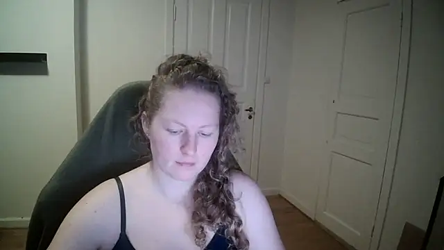 Snapshot of Girlnina-1995 chatting on February 4, 3:47 pm Girlnina-1995 online show from February 4, 3:47 pm