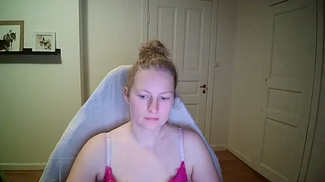 Girlnina-1995 online show from October 28, 10:41 pm