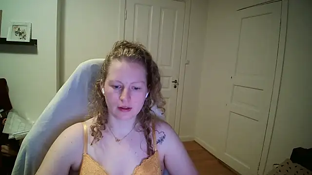 Girlnina-1995 online show from March 9, 9:18 pm