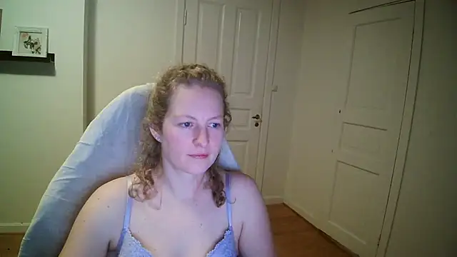 Girlnina-1995 online show from December 1, 9:48 pm