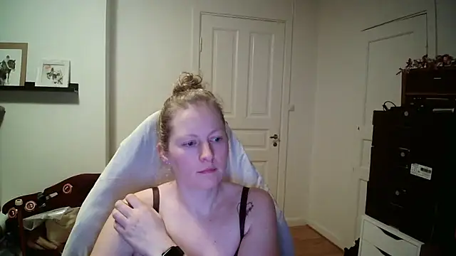 Girlnina-1995 online show from February 4, 8:04 pm