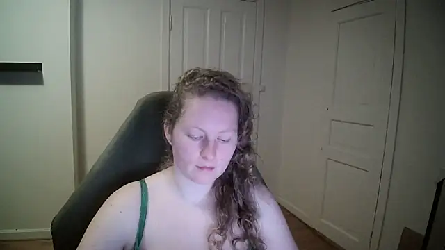 Snapshot of Girlnina-1995 chatting on February 10, 9:04 pm Girlnina-1995 online show from February 10, 9:04 pm