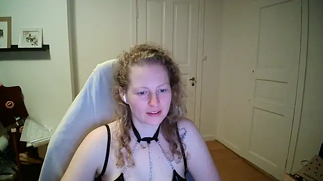 Girlnina-1995 online show from March 16, 6:32 pm