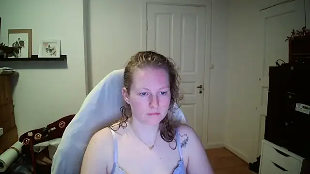 Girlnina-1995 online show from February 23, 8:15 am