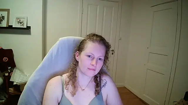 Girlnina-1995 online show from March 18, 8:43 pm