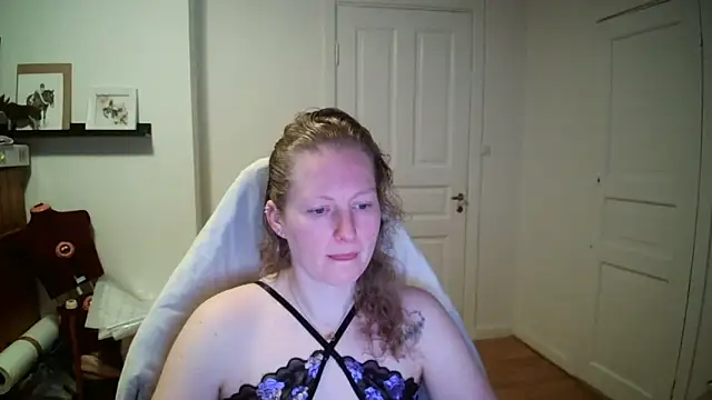 Girlnina-1995 online show from March 2, 7:26 am