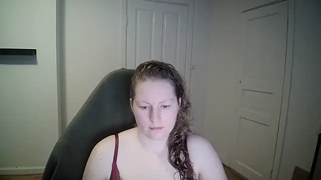 Snapshot of Girlnina-1995 chatting on February 17, 11:55 am Girlnina-1995 online show from February 17, 11:55 am