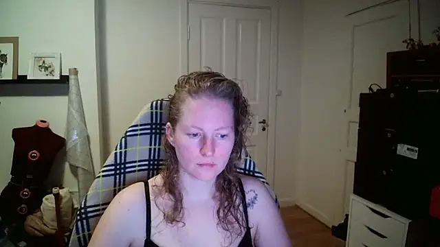 Girlnina-1995 online show from January 19, 6:39 am