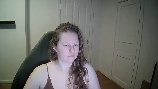 Snapshot of Girlnina-1995 chatting on February 19, 3:16 pm Girlnina-1995 online show from February 19, 3:16 pm