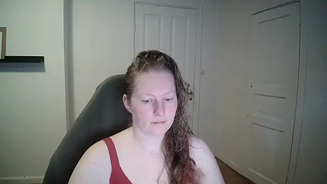 Snapshot of Girlnina-1995 chatting on March 16, 10:33 am Girlnina-1995 online show from March 16, 10:33 am