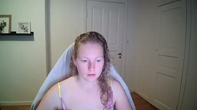 Snapshot of Girlnina-1995 chatting on September 29, 7:59 am Girlnina-1995 online show from September 29, 7:59 am