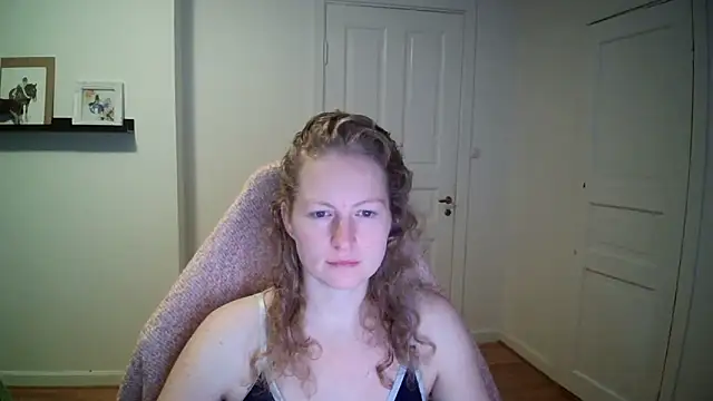 Snapshot of Girlnina-1995 chatting on October 8, 8:27 am Girlnina-1995 online show from October 8, 8:27 am